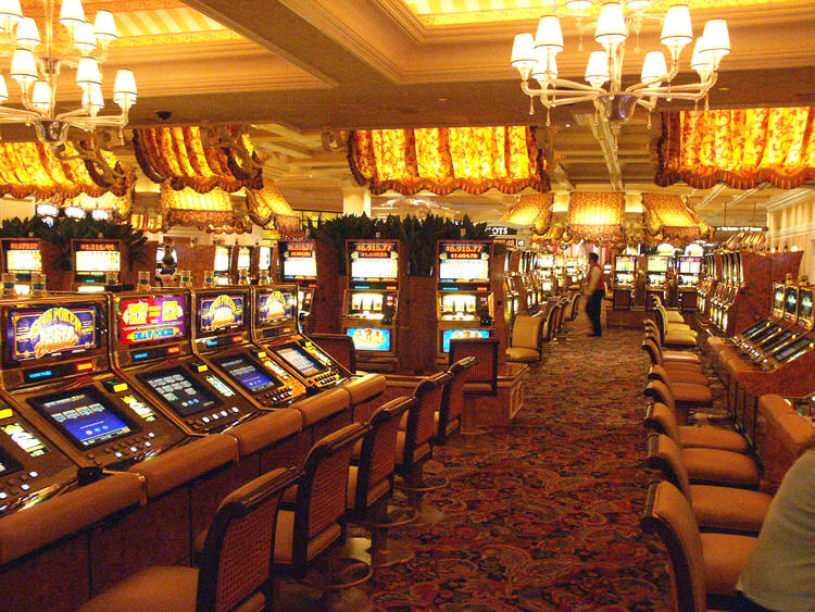 https://travelholical.files.wordpress.com/2014/04/the-bellagio-hotel-and-casino-las-vegas-2.jpg